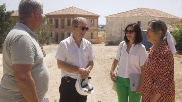 La alcaldesa de Guadalajara, Ana Guarinos, ha visitado el Poblado de Villaflores.