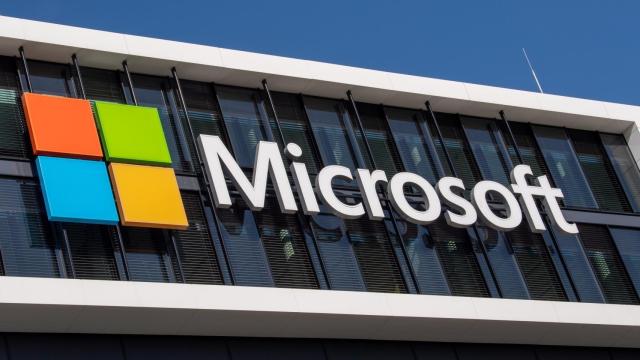 Una caída de Microsoft provoca fallos en AENA y en bancos, aeropuertos e instituciones de todo el mundo, en directo | Problemas en la plataforma CrowdStrike