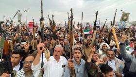 Manifestantes hutíes en apoyo a los palestinos.