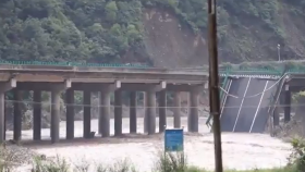 Puente derrumbado en China por las fuertes precipitaciones.