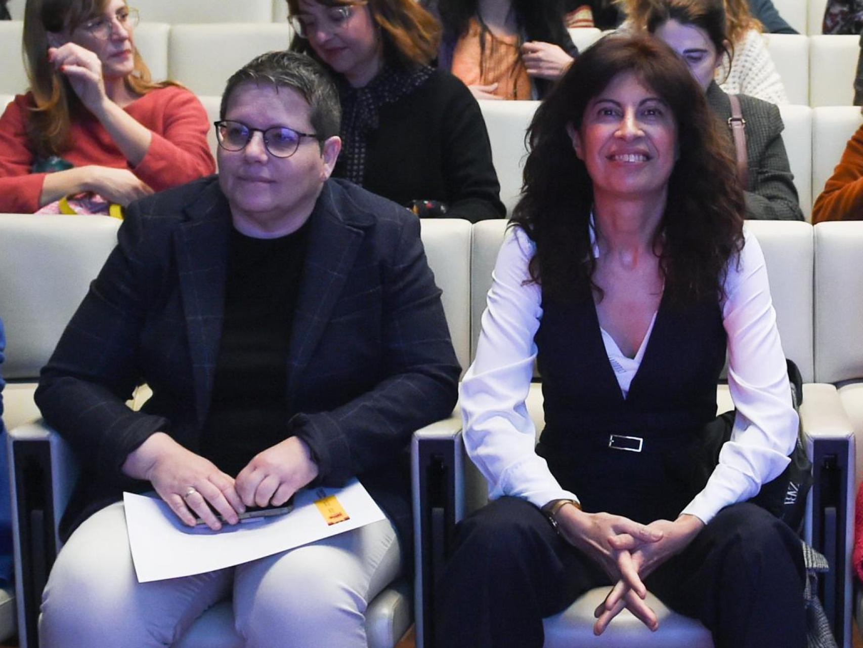Isabel García y la ministra de Igualdad, Ana Redondo, en un evento el pasado mes de febrero.