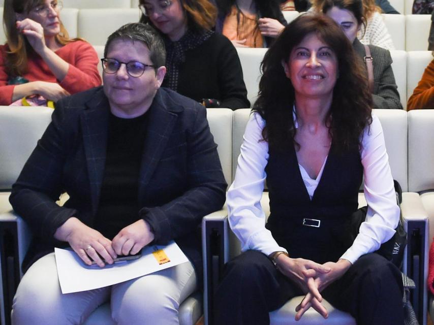 Isabel García y la ministra de Igualdad, Ana Redondo, en un evento el pasado mes de febrero.