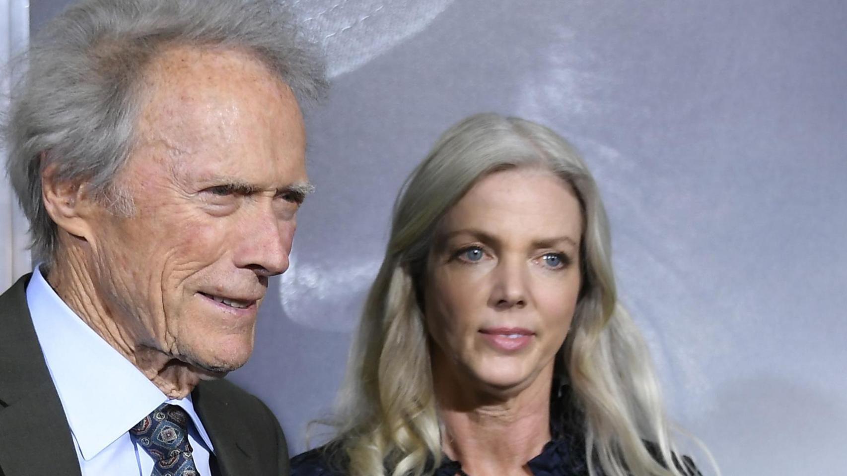 Clint Eastwood y Christina Sandera en la presentación de 'The Mule' en 2018.