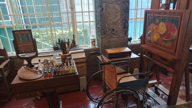 El estudio de Frida Kahlo en la Casa Azul de Coyoacán. Foto: Alfredo Asensi
