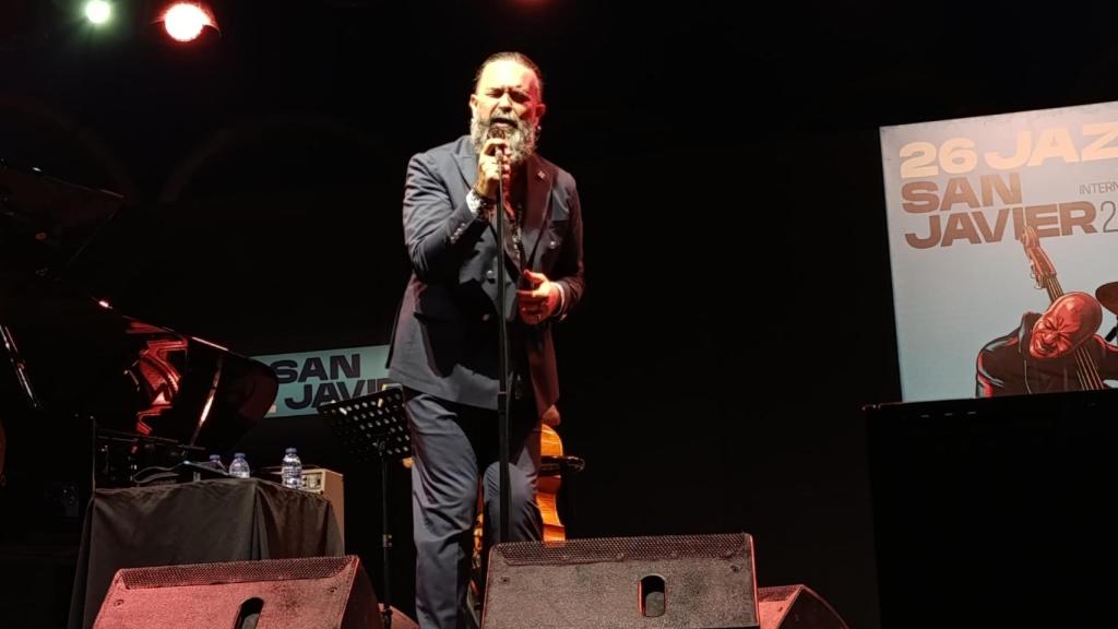 José Luis Jaén canta en el Festival Internacional de Jazz de San Javier.