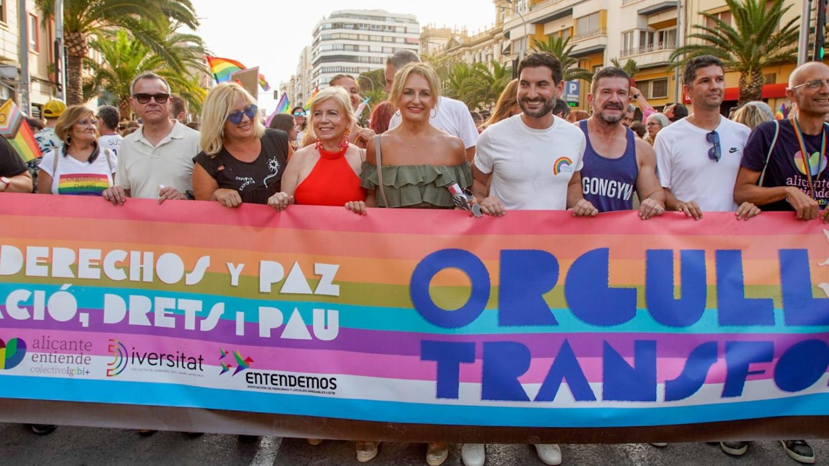 Miles de personas participan en el Orgullo de Alicante que pide ser fiesta  popular para 