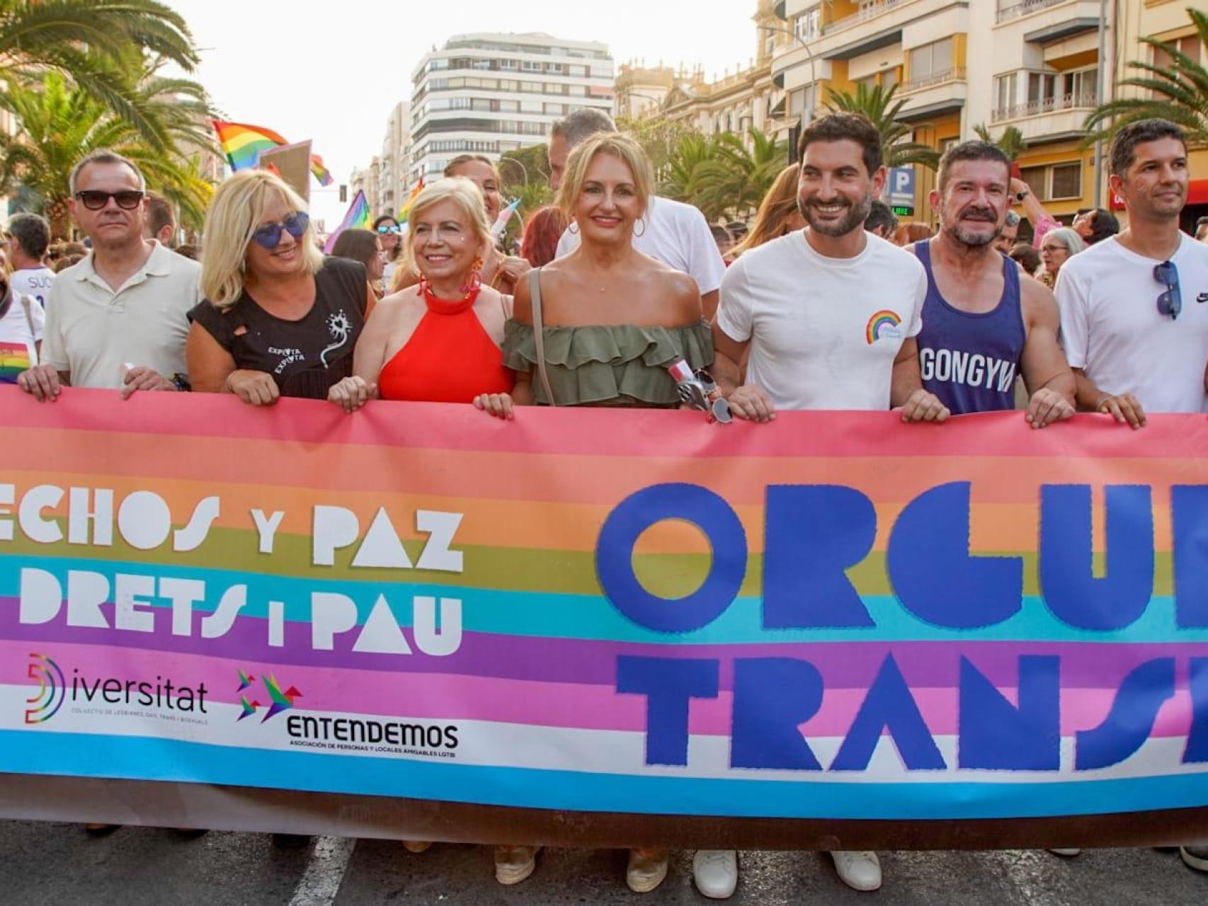 Miles de personas participan en el Orgullo de Alicante que pide ser fiesta  popular para 