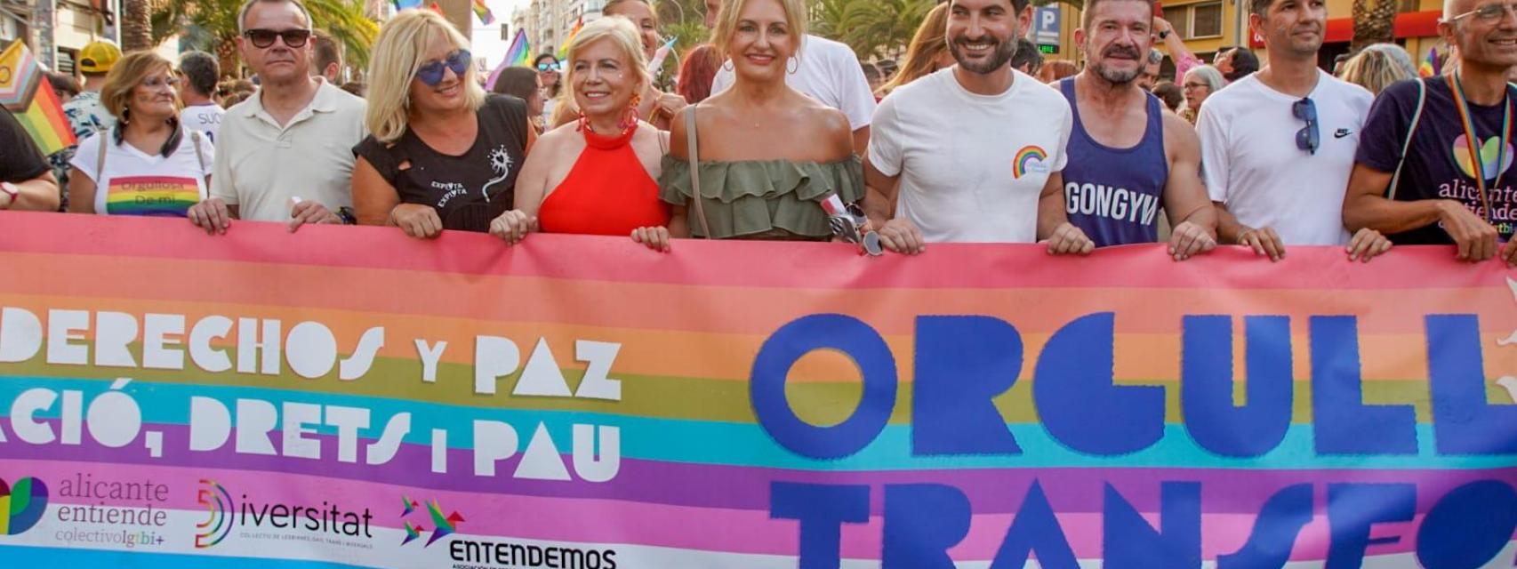 Miles de personas participan en el Orgullo de Alicante que pide ser fiesta  popular para 