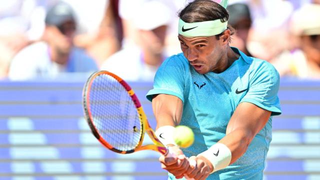 Rafa Nadal ejecuta un revés en la final de Bastad.