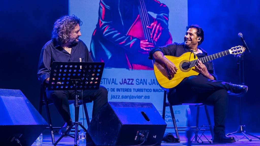 Antonio Serrano (i) y el NIño Josele capitanean la gala 'San Javier a Paco de Lucía', en el Festival de Jazz de San Javier.