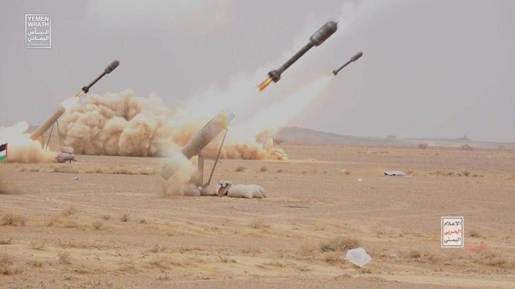 Captura de un vídeo de lanzamiento de proyectiles durante una maniobra militar de los hutíes de Yemen.