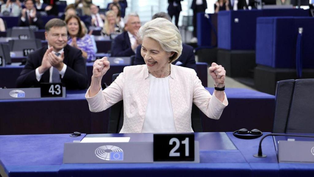 Ursula Von der Leyen celebra su reelección como presidenta de la Comisión Europea, el pasado jueves en el Parlamento Europeo, en Estrasburgo.