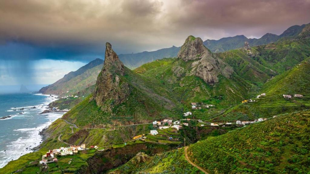 Roque de Las Ánimas al atardecer, Parque Rural De Anaga, Tenerife.