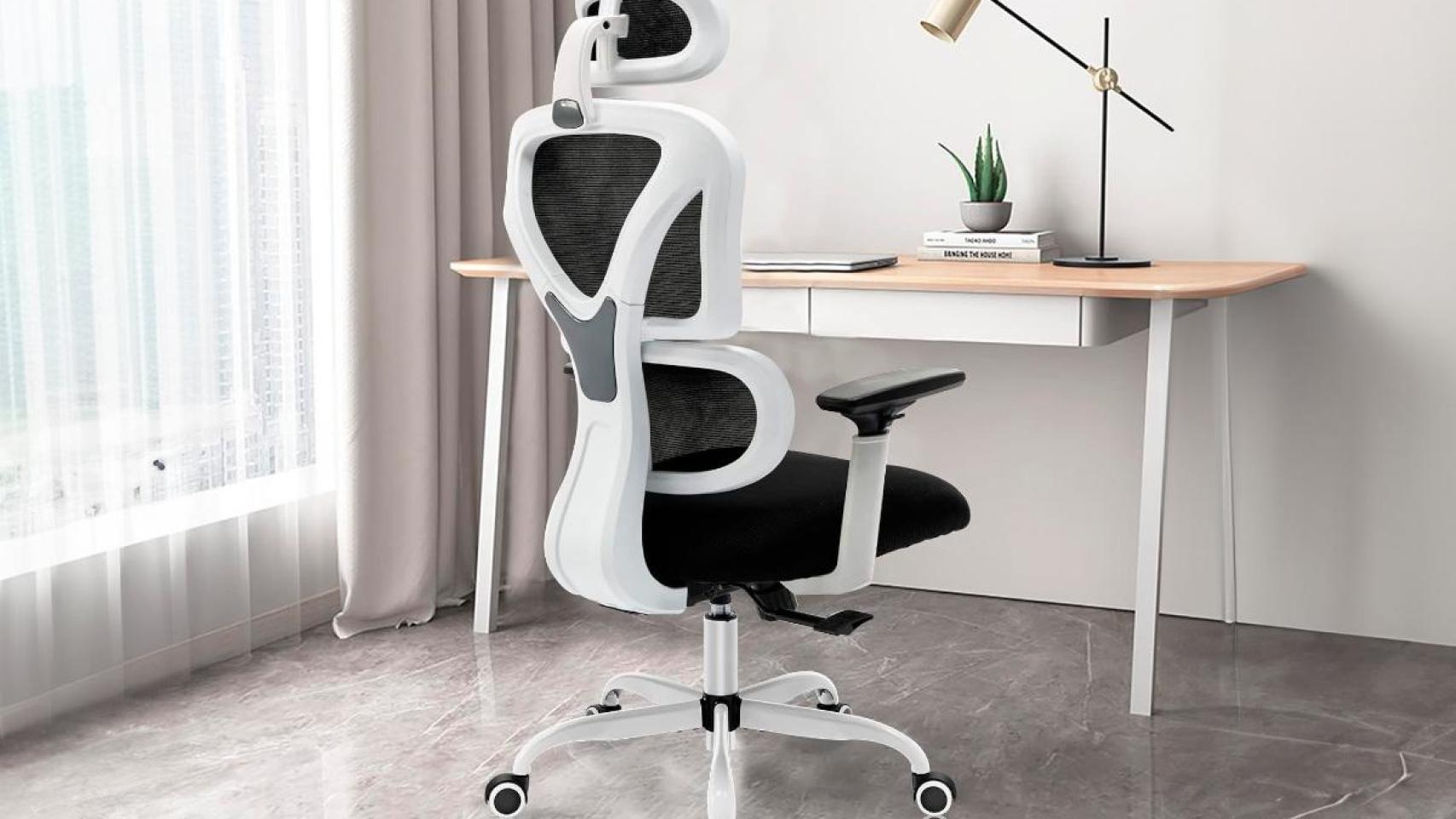 Ergonómica, con reposacabezas y un 20% de descuento: así es la silla de oficina que arrasa en Amazon