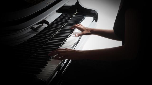 Imagen de archivo de una pianista.