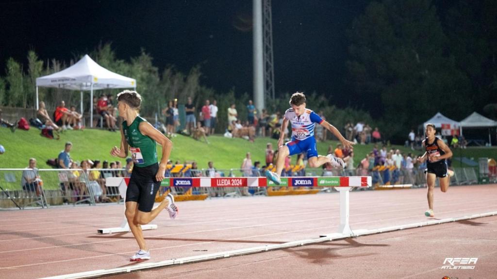 Isaac Viciosa, medalla de plata en la prueba de los 1.500 metros obstáculos