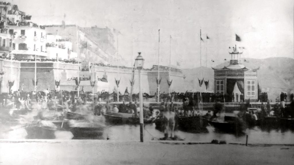 La fotografía de Clifford de la llegada de la reina Isabel II al puerto de Cartagena el 21 de octubre de 1862.