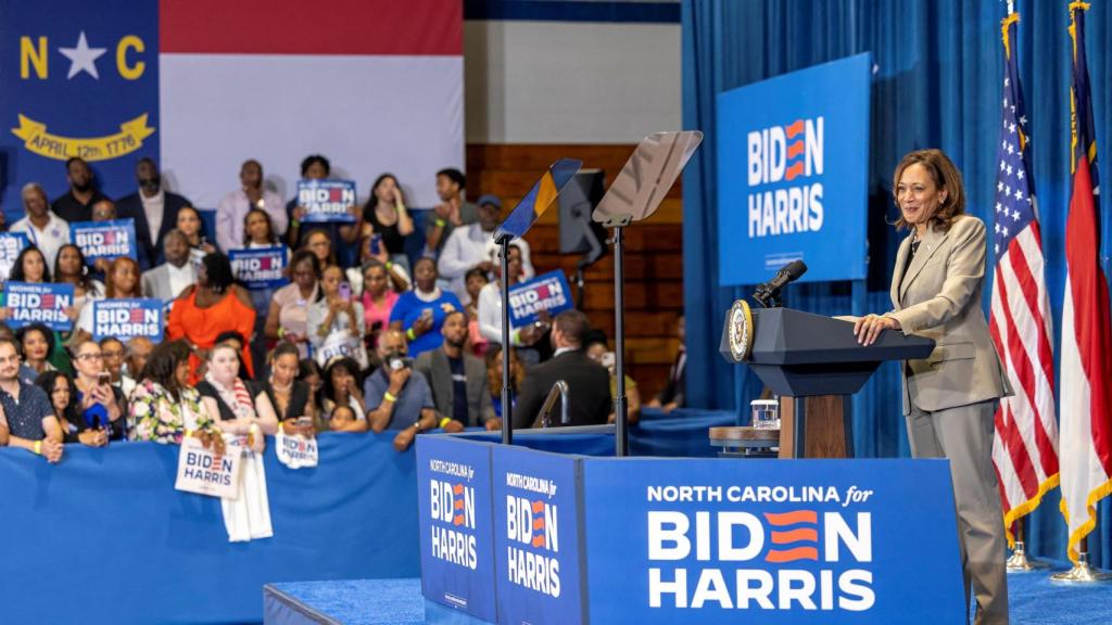 Kamala Harris haciendo campaña por Joe Biden el pasado sábado en Fayetteville (Carolina del Norte).