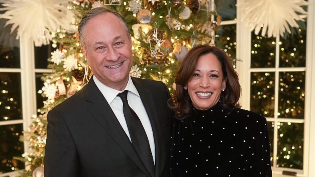 Douglas Emhoff y Kamala Harris en las últimas navidades.