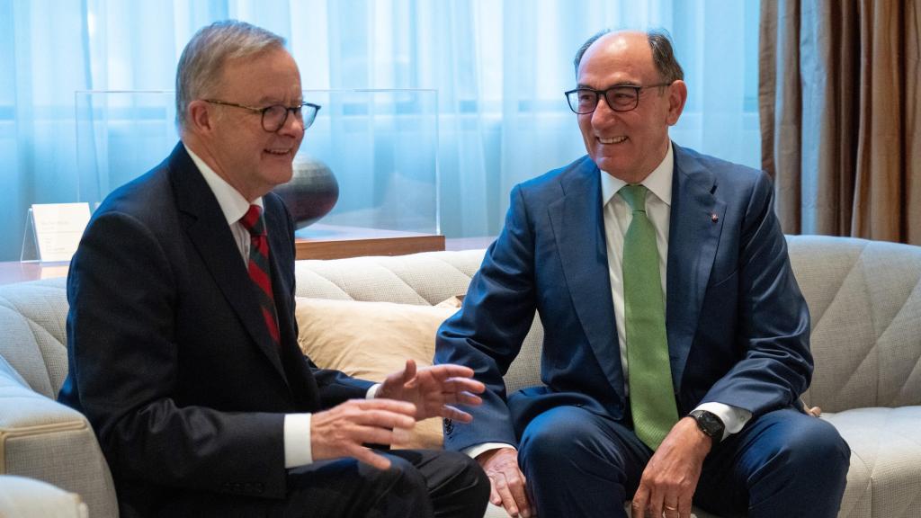 El presidente de Iberdrola, Ignacio Galán, en una reunión con el primer ministro de Australia, Anthony Albanese.