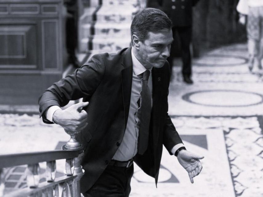 El presidente del Gobierno, Pedro Sánchez, saliendo de la bancada del Gobierno en el Congreso de los Diputados, en una imagen de archivo.