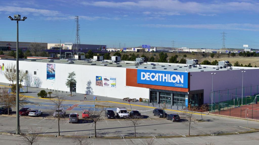 Fachada Decathlon.