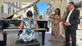 Instalan un piano en la viguesa rúa do Príncipe para que cualquiera pueda tocarlo