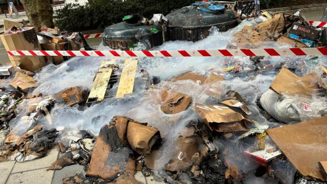 Contenedores calcinados en A Coruña