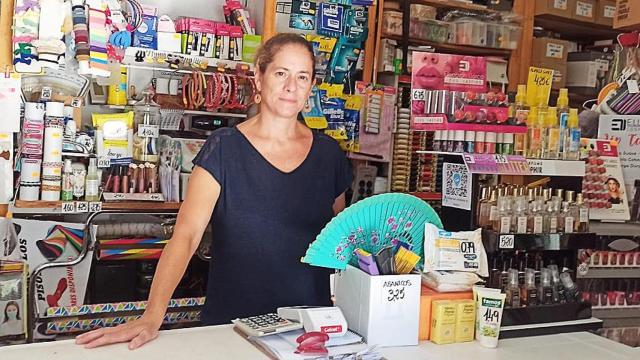 Begoña en su tienda de Arrabal de Portillo