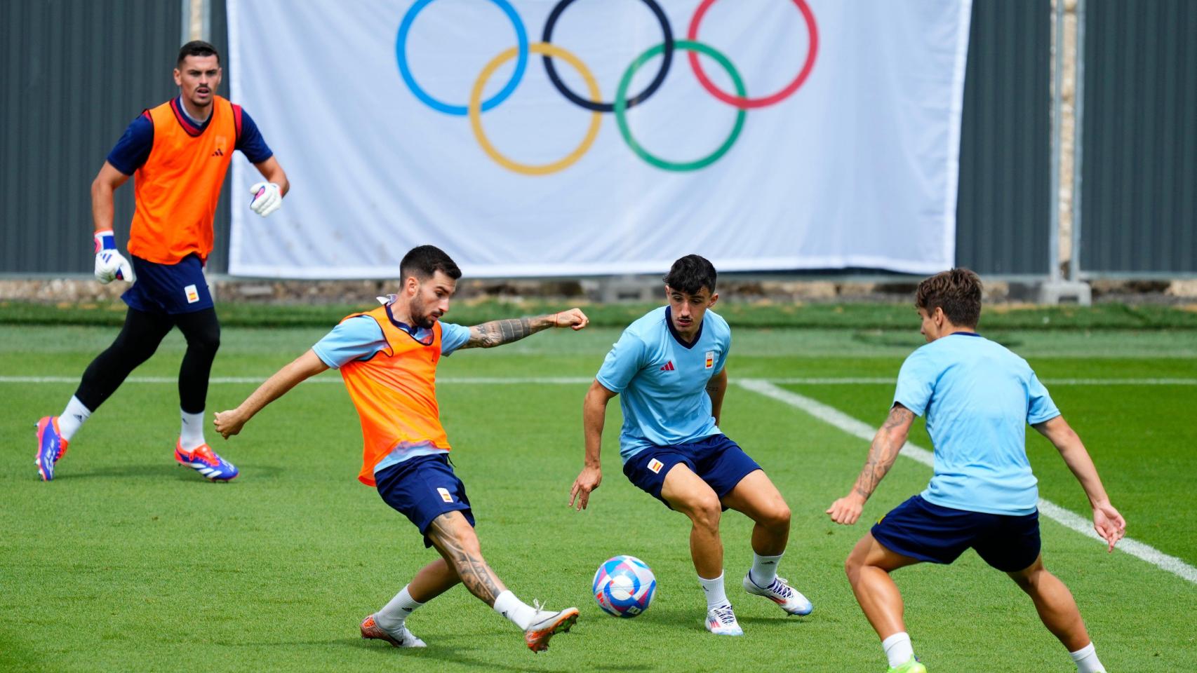 La selección olímpica de fútbol entrenando de cara a París 2024