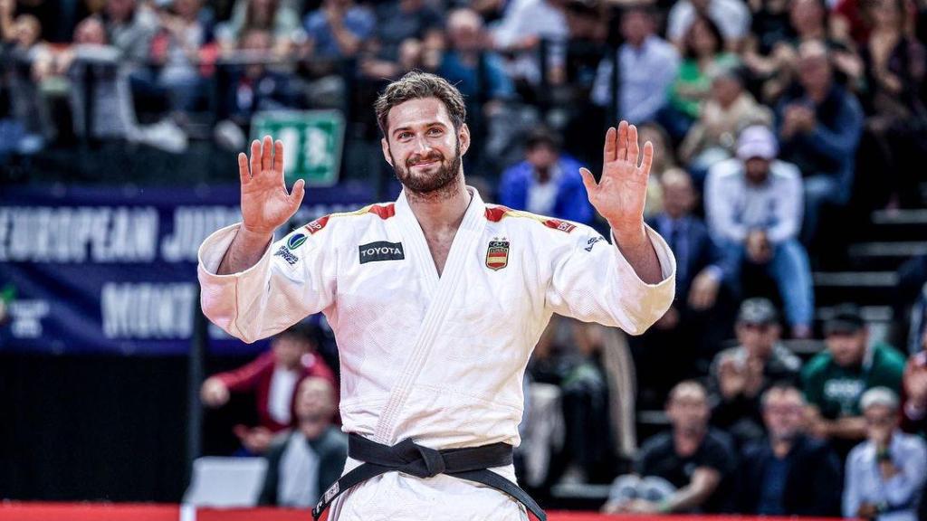 Niko Shera tras ganar la medalla de bronce en el Europeo de judo.