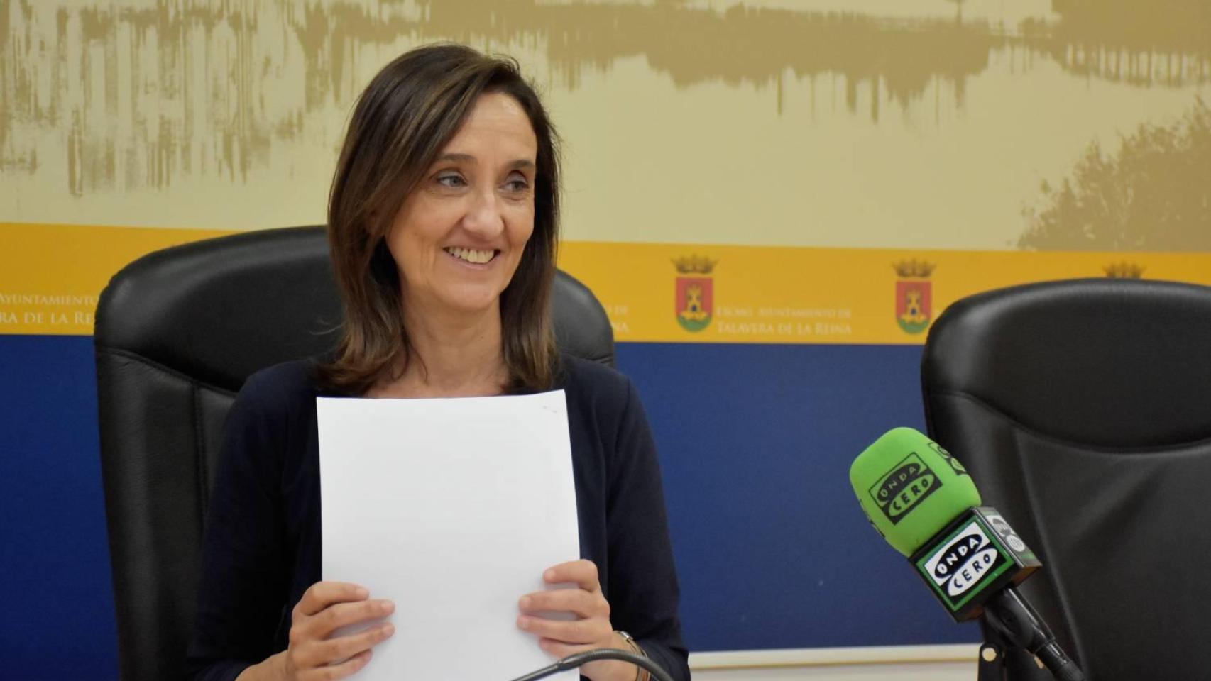 Flora Bellón, viceportavoz municipal del PSOE, en rueda de prensa.