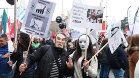 Trabajadores de la banca, manifestándose en Madrid.