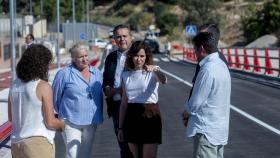 La presidenta de la Comunidad de Madrid, Isabel Díaz Ayuso, durante la inauguración de los puentes reconstruidos tras la Dana en Aldea del Fresno, este martes.