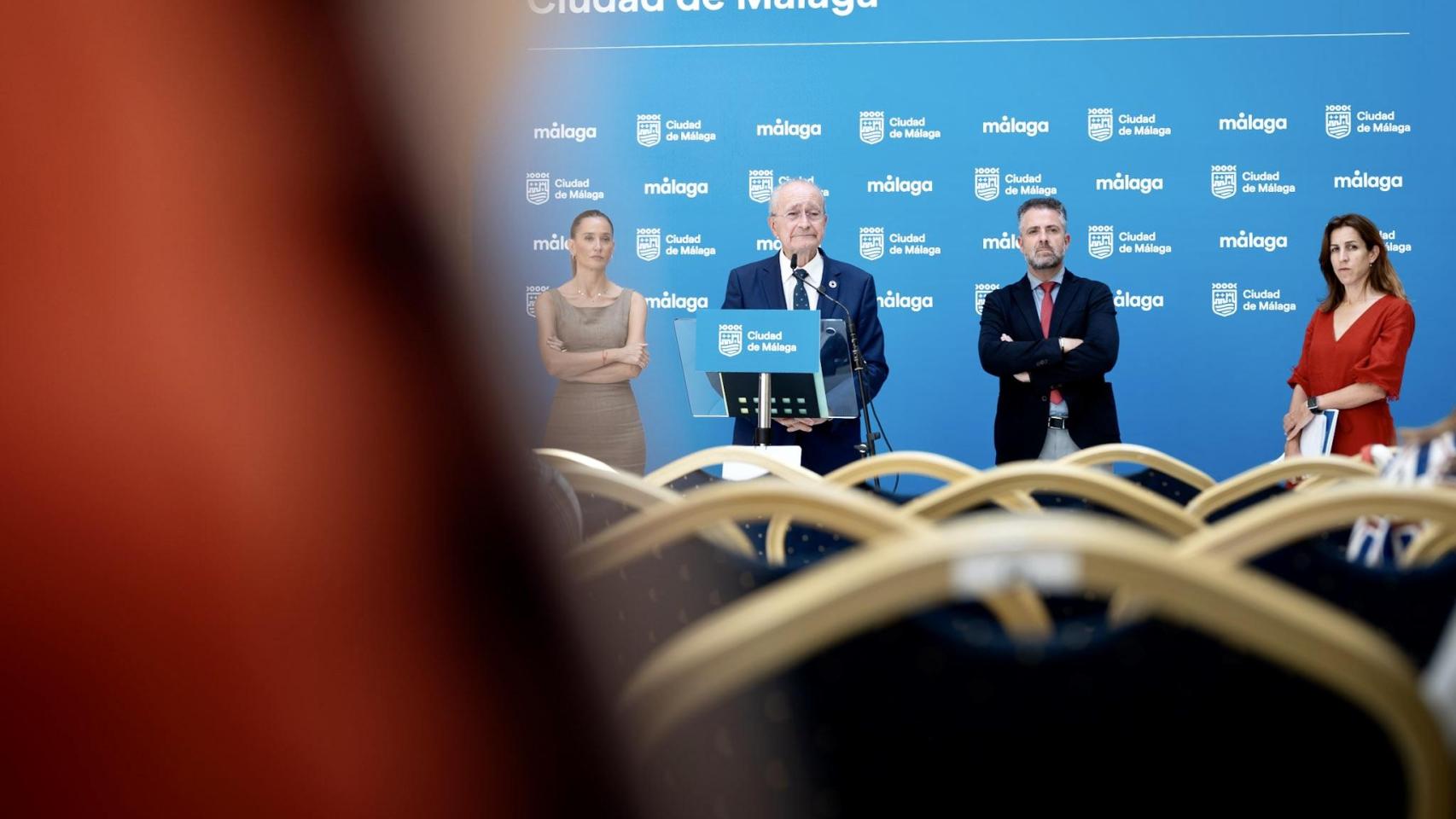 Francisco de la Torre, en la rueda de prensa posterior a la Junta de Gobierno Local extraordinaria celebrada este martes.