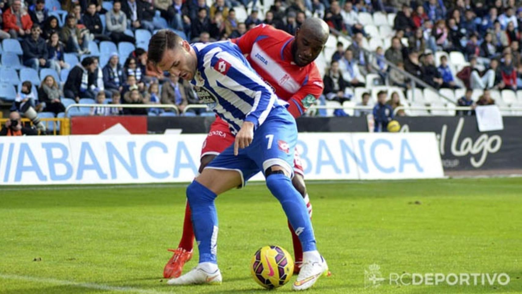 Lucas Pérez durante un partido entre Dépor y Granada en Riazor