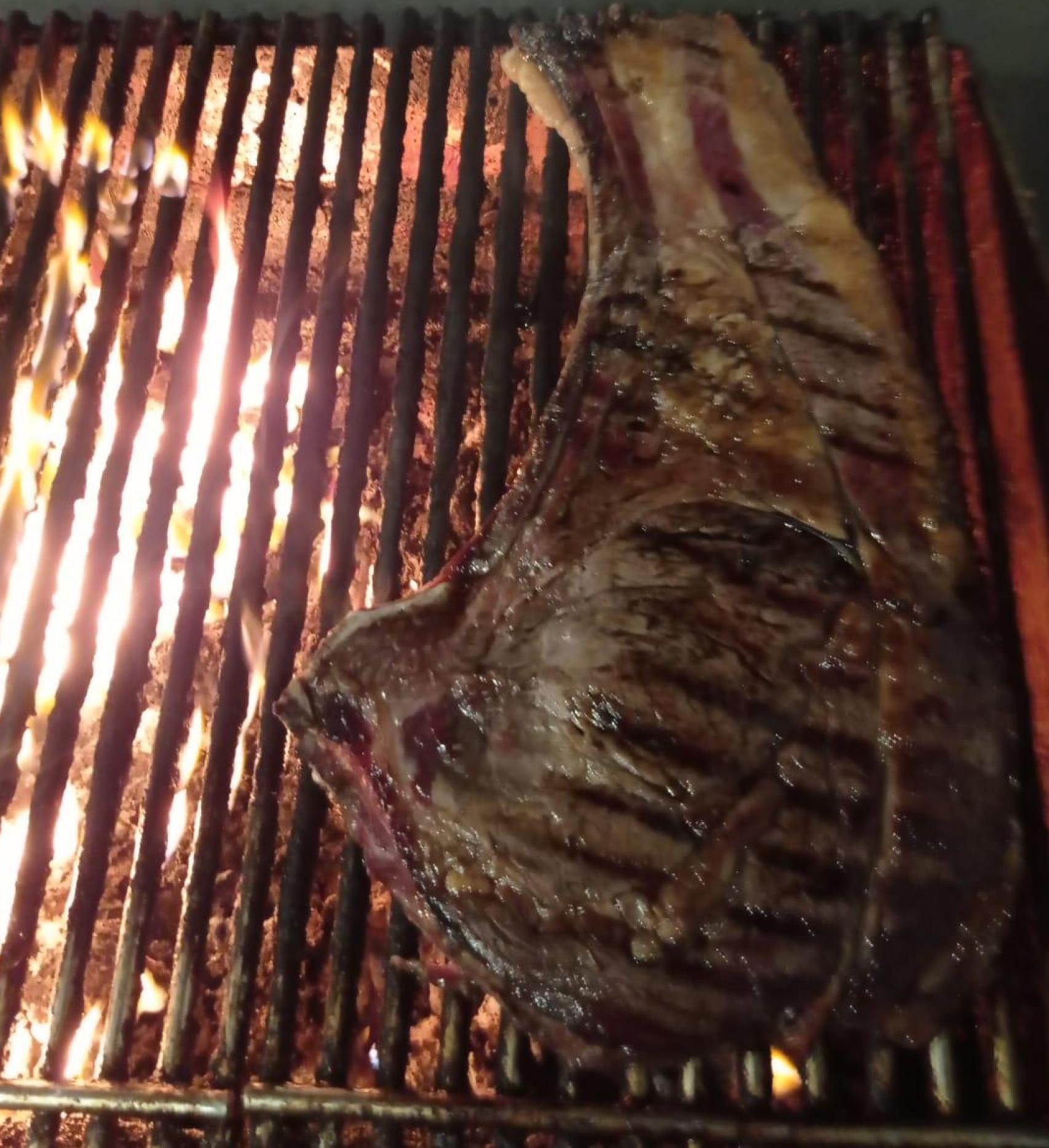 Un chuletón del Asador Los Pucheros, de Pîedrabuena en Ciudad Real.