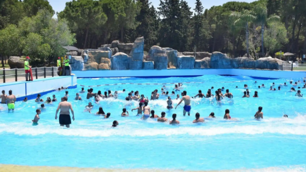 El truco para conseguir una entrada gratis para Guadalpark y esquivar la ola de calor de Sevilla