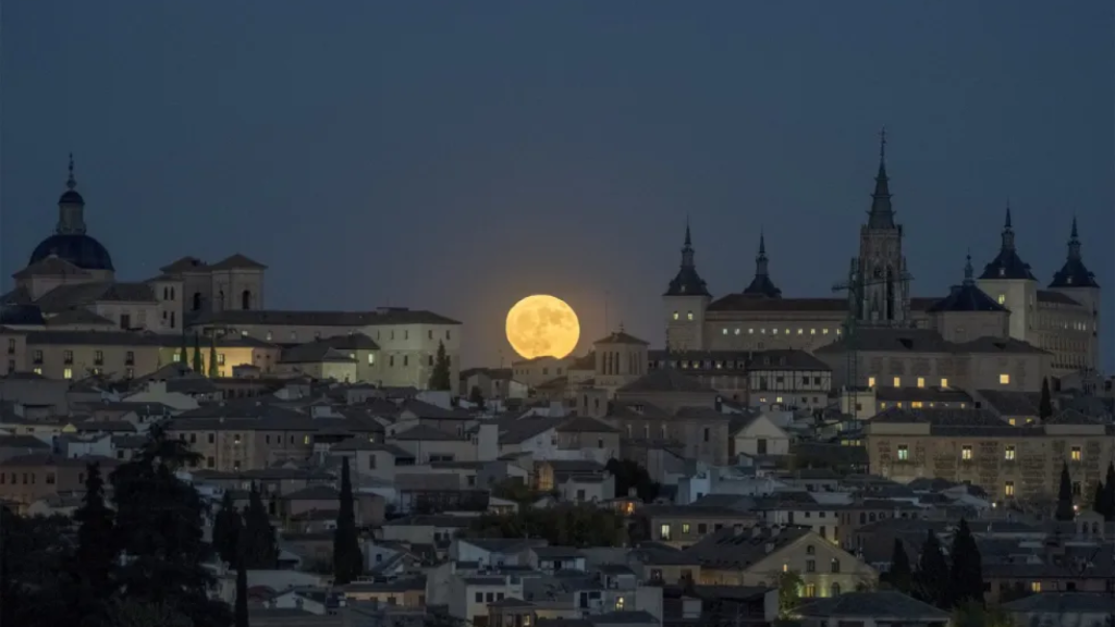Imagen de archivo de Toledo de noche.