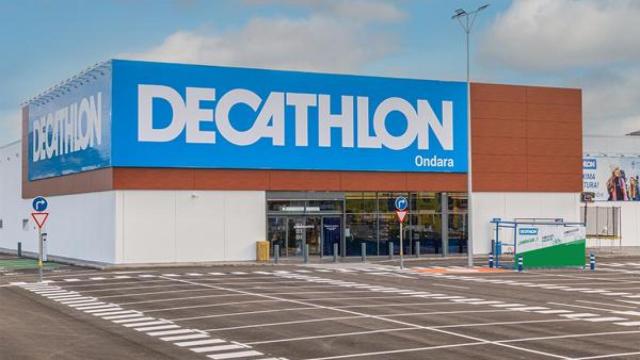 Fachada Decathlon.