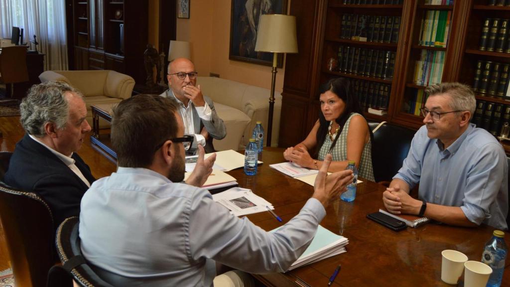 Imagen de la reunión entre Abel Losada y Nidia Arévalo.