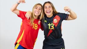 Olga Carmona y Cata Coll con la camiseta de España para los JJOO de París 2024