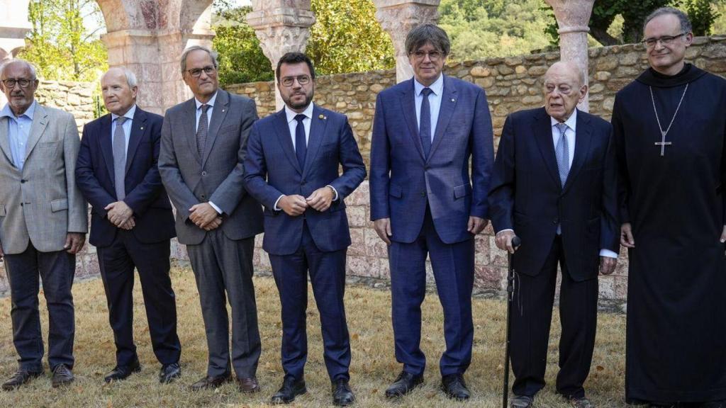 Carles Puigdemont, Pere Aragonés, y los expresidentes Jordi Pujol, José Montilla y Quim Torra en un acto en 2023.