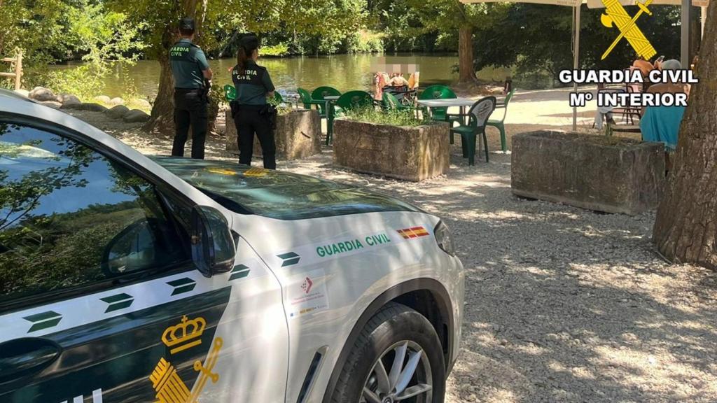 La Guardia Civil en una zona de baño del río Arlanza, en Burgos