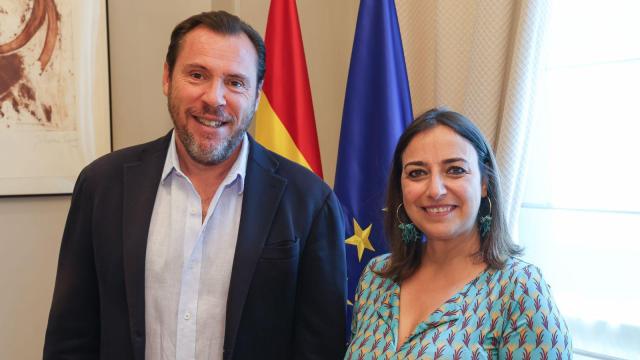 El ministro de Transportes y Movilidad Sostenible, Óscar Puente, y la alcaldesa de Palencia, Miriam Andrés, en la reunión que han mantenido este miércoles en el Ayuntamiento palentino