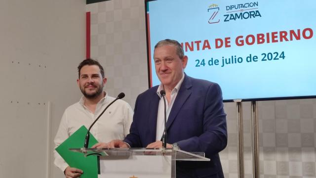 El presidente de la Diputación de Zamora, Javier Faúndez junto al vicepresidente, Víctor López de la Parte tras la reunión de la Junta de Gobierno