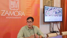 El concejal de Obras, Pablo Novo, en la presentación del proyecto de la fuente de San Ildefonso
