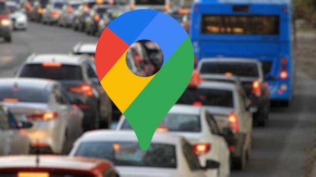 Atasco de tráfico con el icono de Google Maps