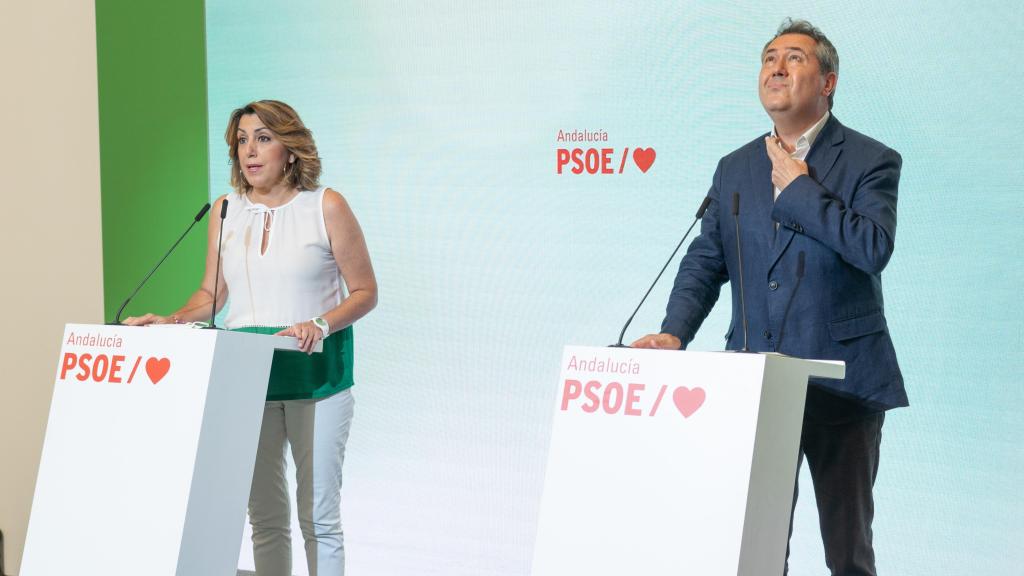 El secretario general del PSOE, Juan Espadas, junto a Susana Díaz en una imagen de archivo.