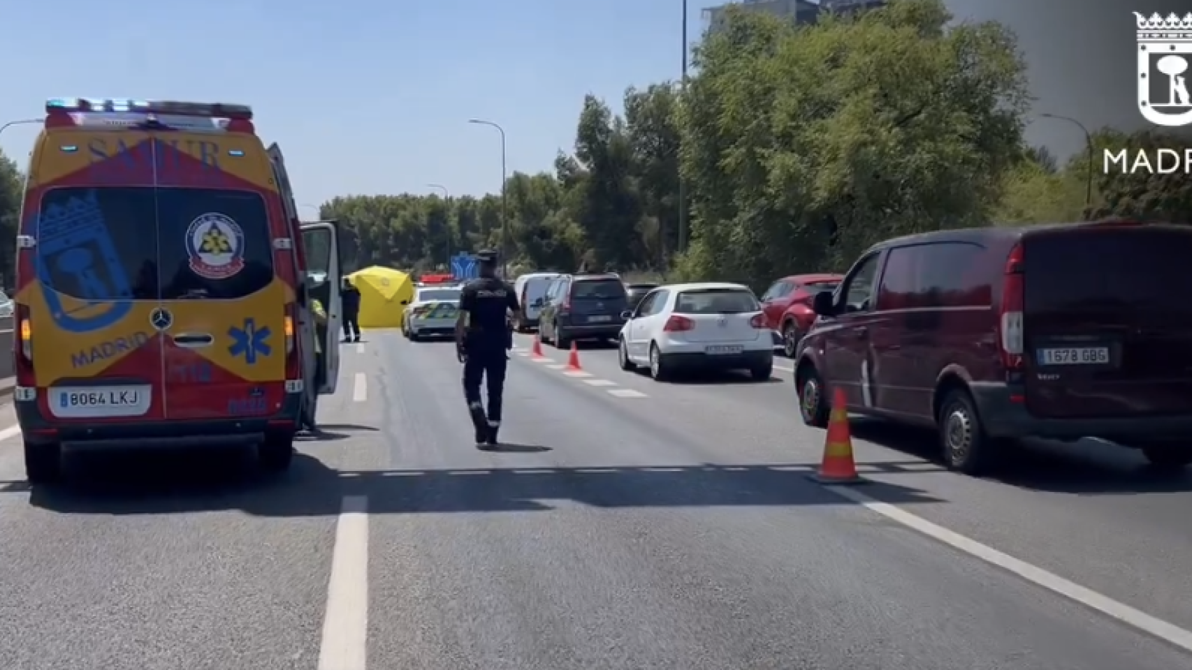 Policía Municipal y Samur en la M-30.